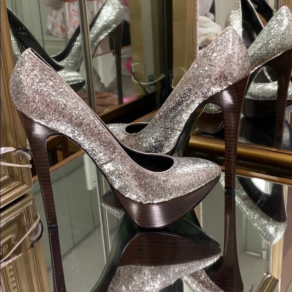 High Heels - Picture 5 of 8